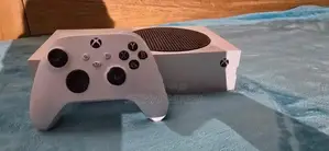 Xbox series s( game pre installed (call of duty))