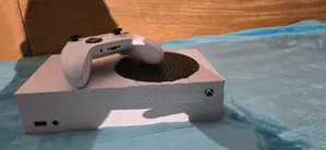 Xbox series s( game pre installed (call of duty))