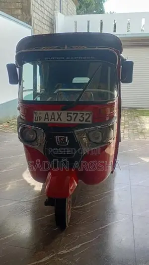 Bajaj RE 2015
