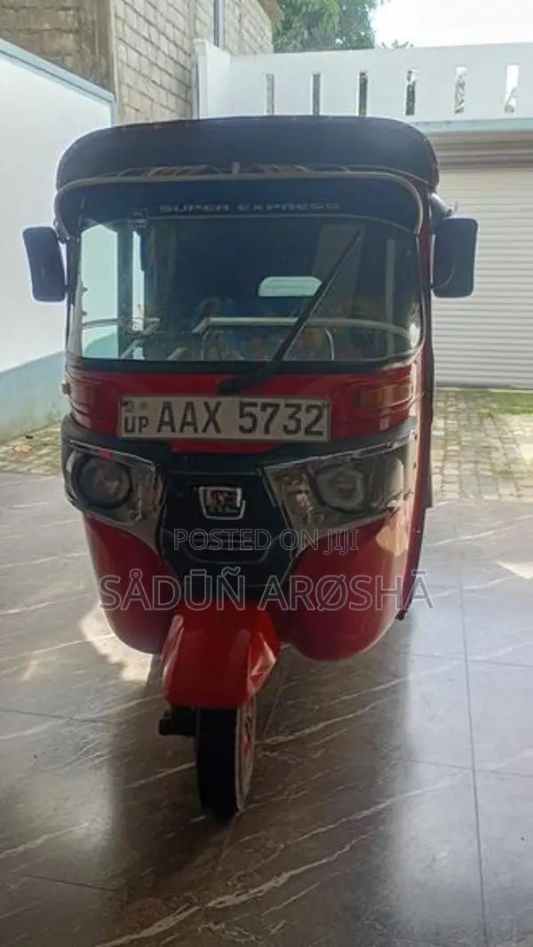 Bajaj RE 2015