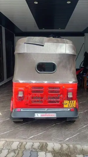 Bajaj RE 2015