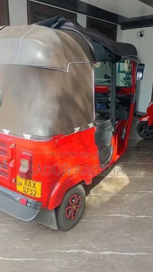 Bajaj RE 2015
