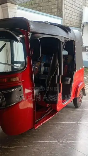 Bajaj RE 2015