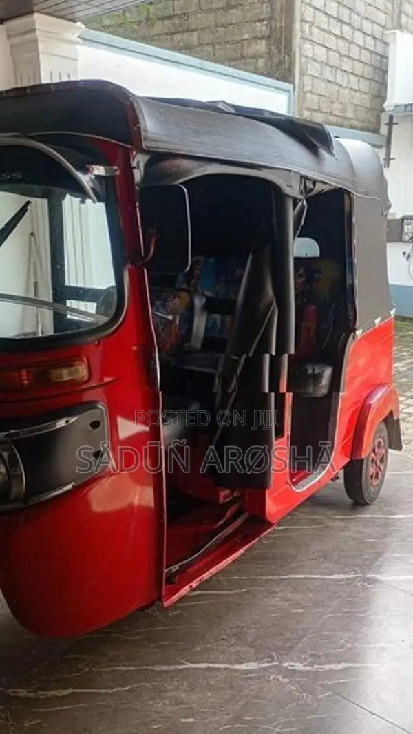 Bajaj RE 2015