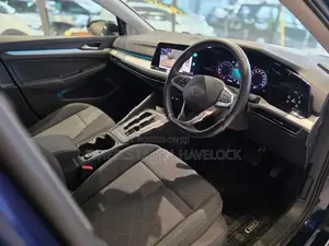 Volkswagen Golf eTsi 2023