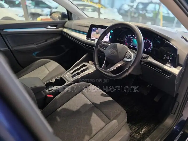 Volkswagen Golf eTsi 2023
