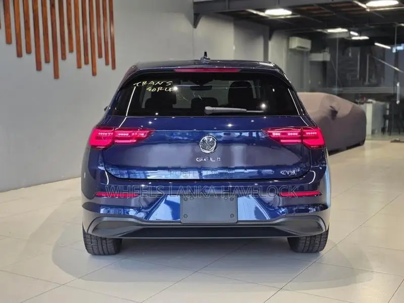 Volkswagen Golf eTsi 2023