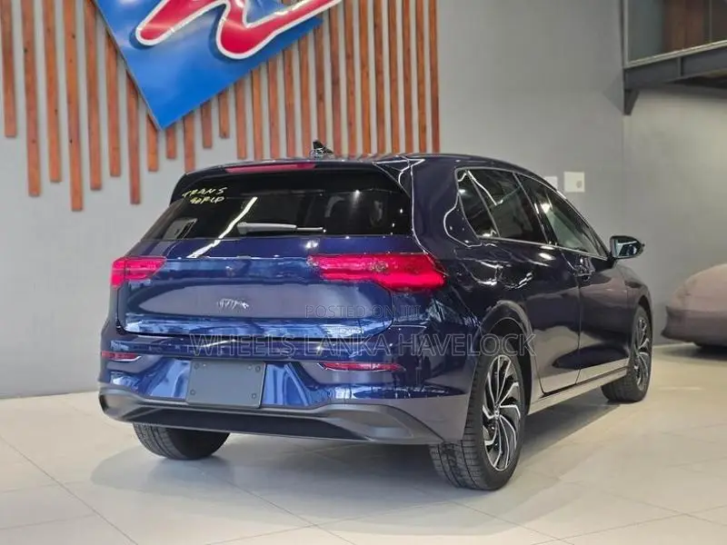 Volkswagen Golf eTsi 2023