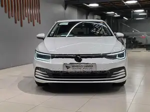 Volkswagen Golf eTsi 2023