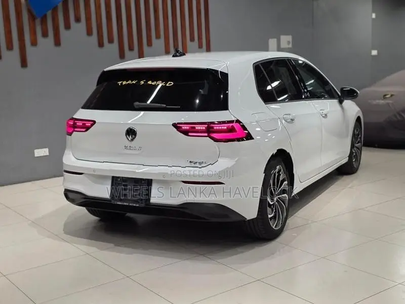 Volkswagen Golf eTsi 2023