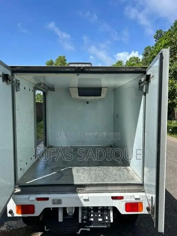 Nissan Clipper NT-100 Freezer 2023