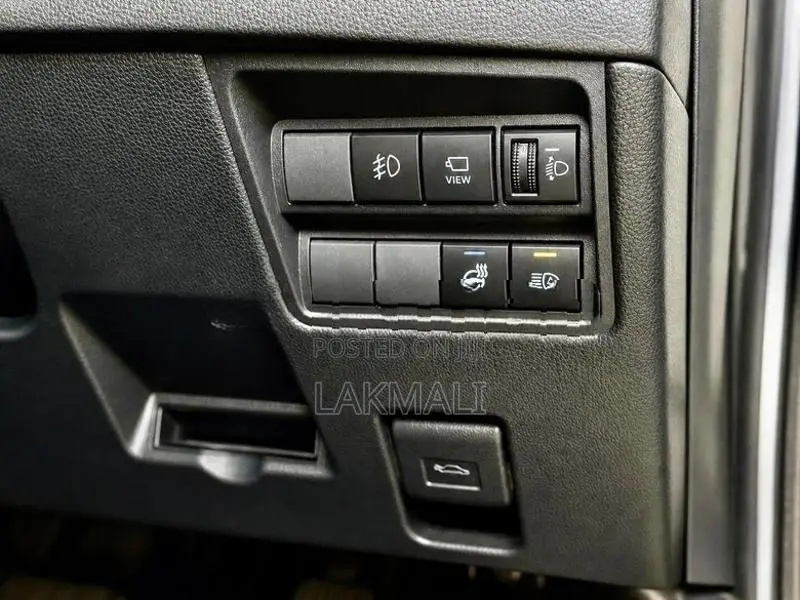 Toyota Yaris Cross Z Two-Tone 4 Way 2023