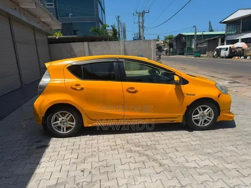 Toyota Aqua 2012