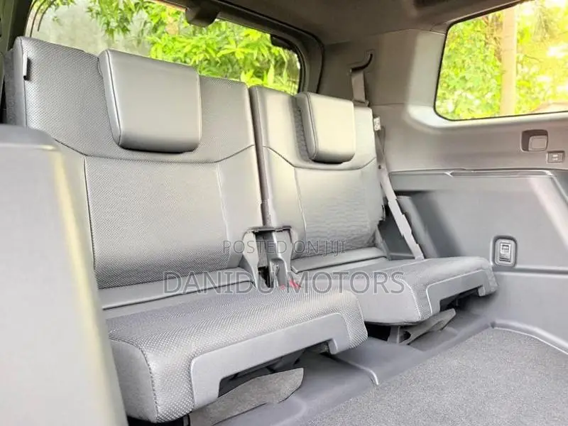 Toyota Land Cruiser Prado 250 2025