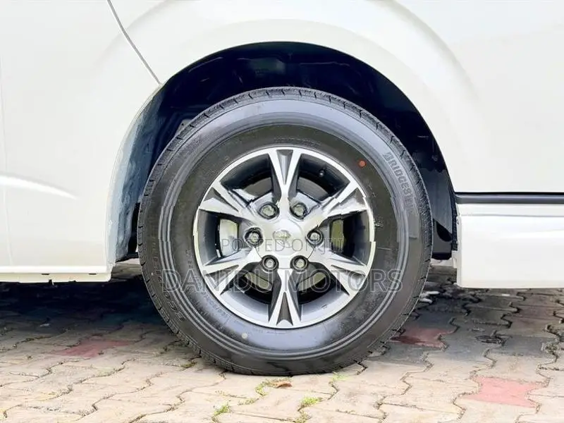 Toyota Regius 223-GDH High Roof 2026