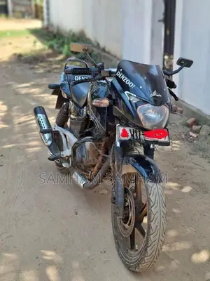 Bajaj Pulsar 180 ondum illa 2011