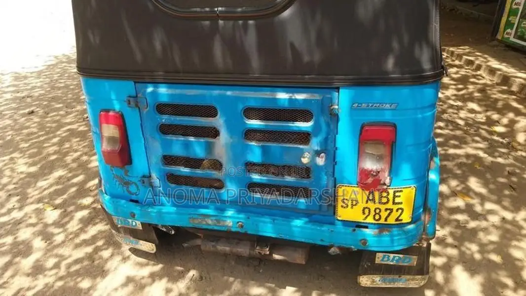 Bajaj RE 2015