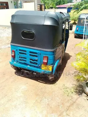 Bajaj RE 2011