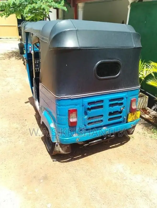 Bajaj RE 2011