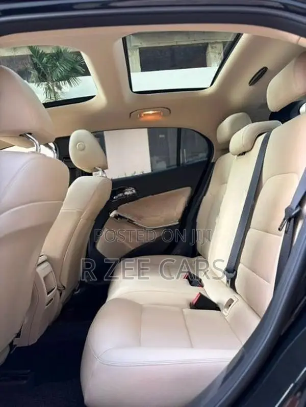 Mercedes Benz GLA 200 Sunroof 2015
