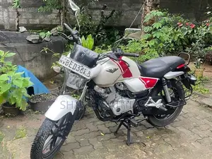 Bajaj V15 2016