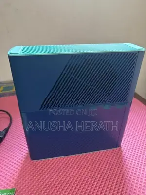 Xbox 360 E 500GB Special Edition - Blue Console