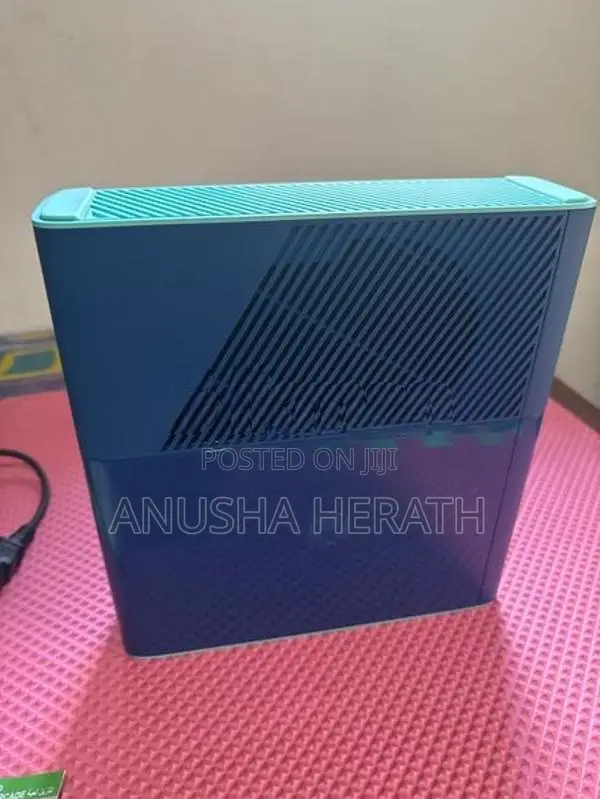 Xbox 360 E 500GB Special Edition - Blue Console