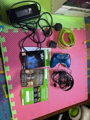 Xbox 360 E 500GB Special Edition - Blue Console