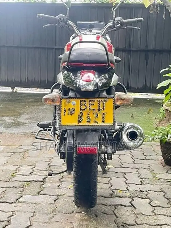 Bajaj V15 2016
