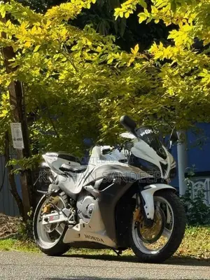 Honda CBR White 2004