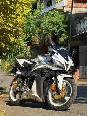 Honda CBR White 2004