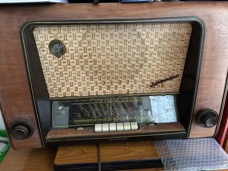 Vintage Telefunken Concerto Valve Radio