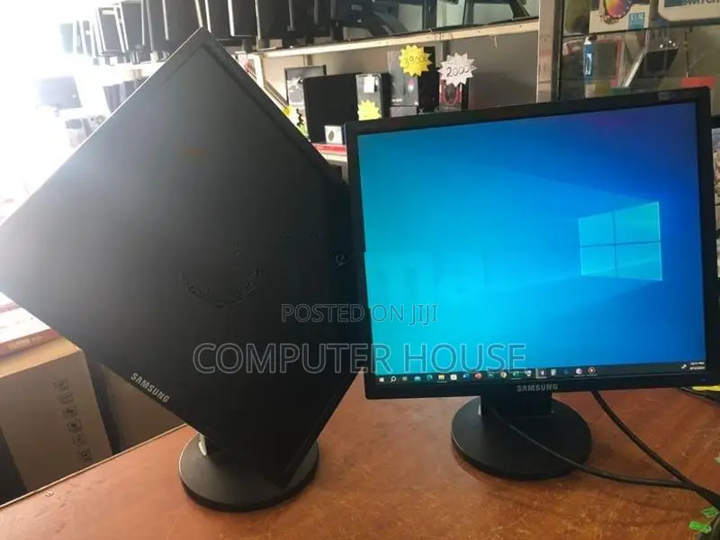 17’’ Square Monitor