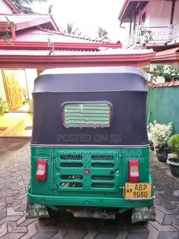 Bajaj RE Three Wheeler 2017