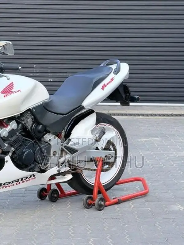 Honda Hornet 2019