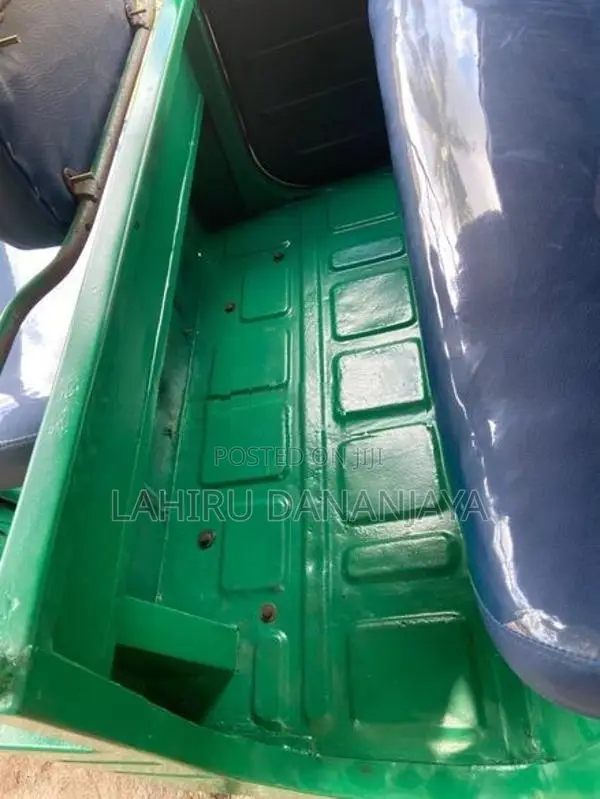 Bajaj RE 2005