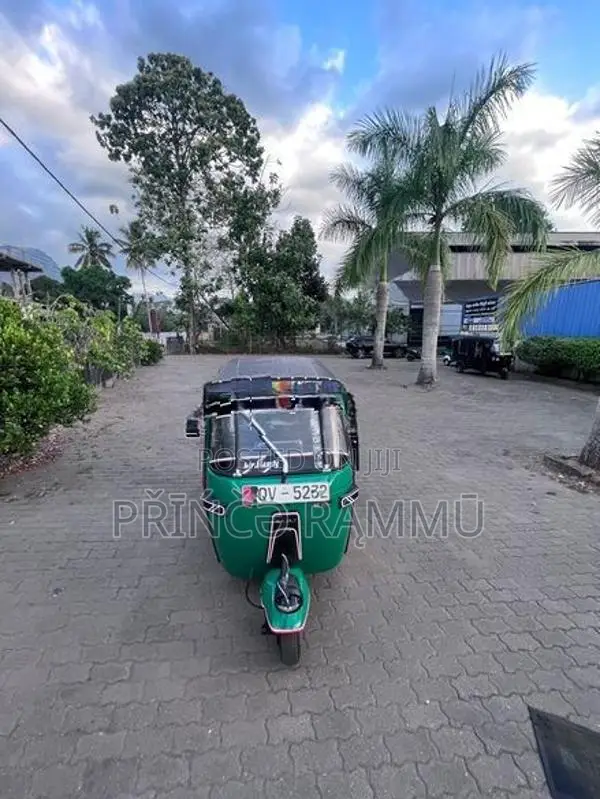 Bajaj RE 2010