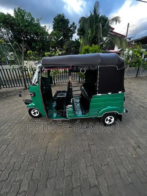 Bajaj RE 2010