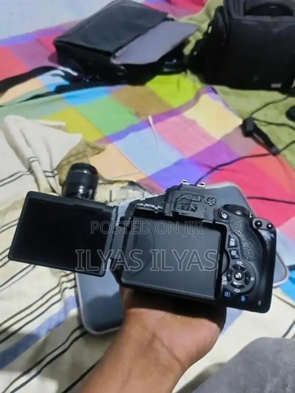 Canon EOS 600D Camera