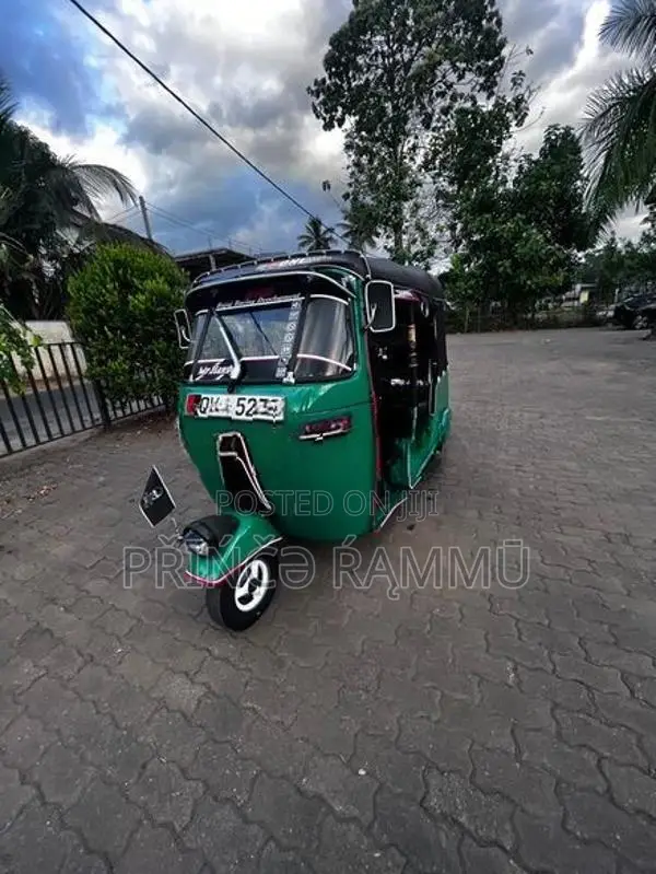 Bajaj RE 2010