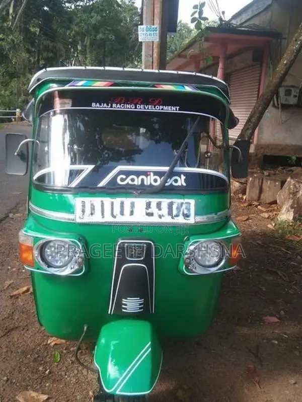 Bajaj RE 205 2012