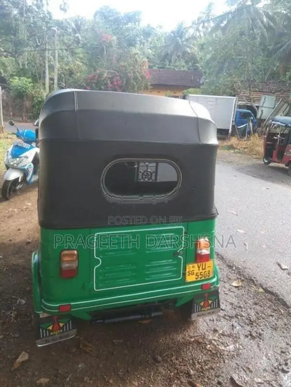 Bajaj RE 205 2012