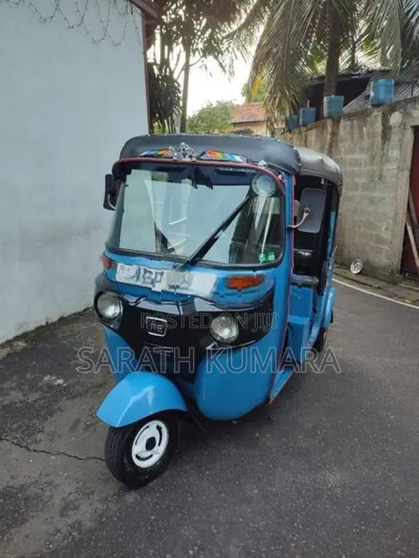 Bajaj RE 2017