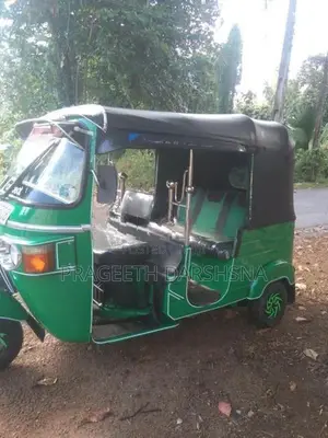 Bajaj RE 205 2012