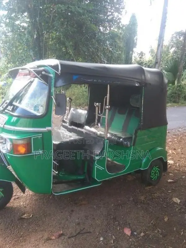 Bajaj RE 205 2012