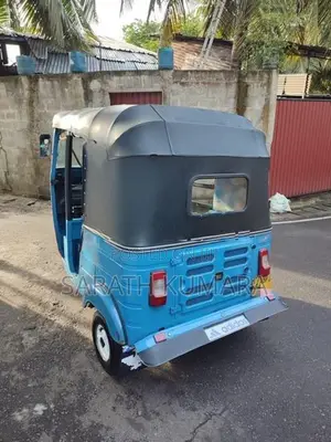 Bajaj RE 2017