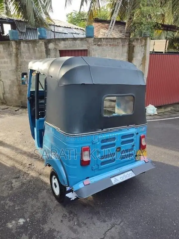 Bajaj RE 2017