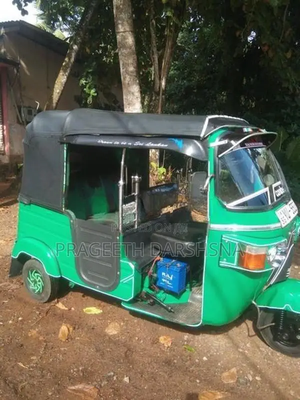 Bajaj RE 205 2012