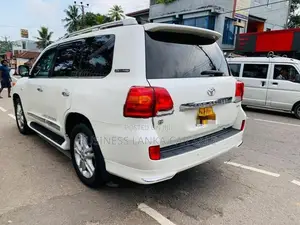 Toyota Land Cruiser V8 ZX 2011