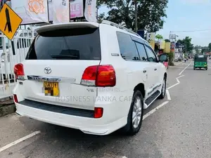 Toyota Land Cruiser V8 ZX 2011